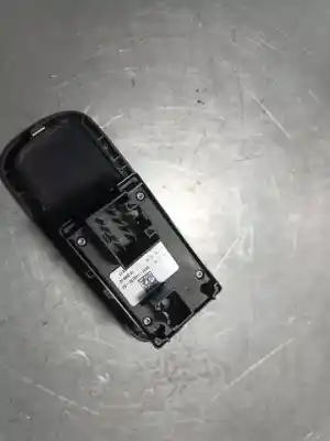 Peça sobressalente para automóvel em segunda mão botão / interruptor elevador vidro dianteiro esquerdo por ford fiesta (cb1) titanium referências oem iam 