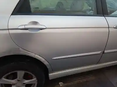 Peça sobressalente para automóvel em segunda mão porta do automóvel traseira direita por kia cerato 1.6 crdi 84.6 kw referências oem iam 