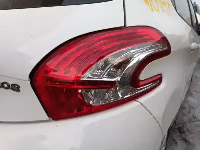 Tweedehands auto-onderdeel rechter achterlamp voor peugeot 208 active 81 cv / 60 kw oem iam-referenties 