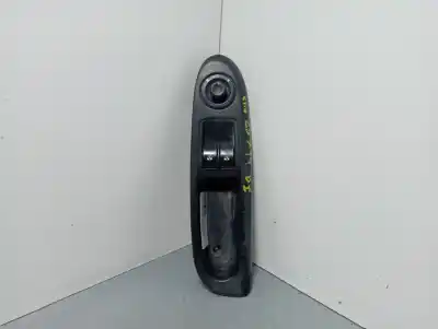 Автозапчастина б/у передні вікний вмикач для RENAULT CLIO II FASE II (B/CB0) Authentique Посилання на OEM IAM   