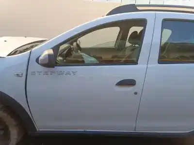 Recambio de automóvil de segunda mano de PUERTA DELANTERA IZQUIERDA para DACIA SANDERO  referencias OEM IAM   