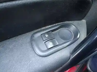 Peça sobressalente para automóvel em segunda mão botão / interruptor elevador vidro dianteiro esquerdo por renault kangoo profesional referências oem iam 
