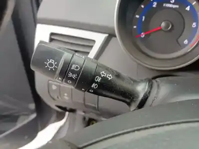 Peça sobressalente para automóvel em segunda mão comutador de piscas  por hyundai i30 ranchera familiar (gd) 1.4 crdi referências oem iam 