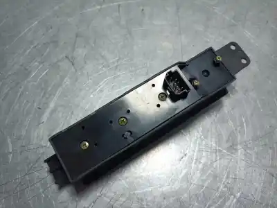 Pièce détachée automobile d'occasion Commande De Lève Vitre Avant Gauche pour MERCEDES-BENZ VITO (W639) BASIC, COMBI 111 CDI Compacto (639.601) 109 CV / 80 KW Références OEM IAM   