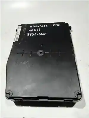 Pezzo di ricambio per auto di seconda mano Quadro Di Chiusura per RENAULT SCENIC II (JM) 1.9 Grand Confort Authentique [1.9 Ltr. - 88 kW dCi Diesel] Riferimenti OEM IAM 8200525384  