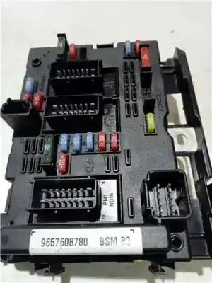Pièce détachée automobile d'occasion BOÎTES À FUSIBLES pour PEUGEOT 307 BERLINA (S2)  Références OEM IAM 9657608780  