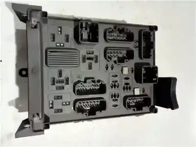 Pièce détachée automobile d'occasion BOÎTES À FUSIBLES pour RENAULT ESPACE V  Références OEM IAM 8200447435A  
