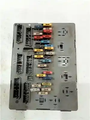 Pièce détachée automobile d'occasion BOÎTES À FUSIBLES pour PEUGEOT 405 BERLINA  Références OEM IAM 405 1.9TD  