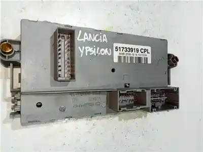 Pezzo di ricambio per auto di seconda mano Scatola Relè/fusibili per LANCIA YPSILON (101) 1.4 16V Oro (10.2006->) Riferimenti OEM IAM 51733919CPL  