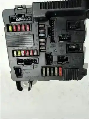Peça sobressalente para automóvel em segunda mão CAIXA DE FUSÍVEIS E RELÉS por RENAULT SCENIC II (JM)  Referências OEM IAM 8200306032C  