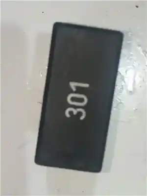 Pezzo di ricambio per auto di seconda mano scatola relè/fusibili per audi a6 berlina (4b2) 2.5 tdi riferimenti oem iam 5kg00656800  