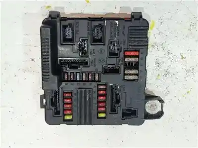 Peça sobressalente para automóvel em segunda mão CAIXA DE FUSÍVEIS E RELÉS por RENAULT SCENIC II (JM)  Referências OEM IAM S118399200G  