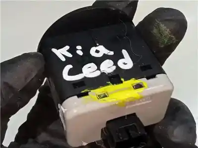 Second-hand car spare part switch for kia ceed (jd) (2012->) 1.4 business [1.4 ltr. - 66 kw crdi cat] oem iam references   