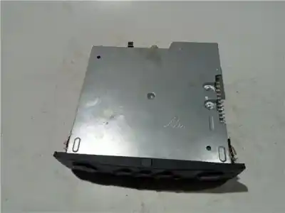 Pezzo di ricambio per auto di seconda mano IMPIANTO AUDIO / RADIO CD per RENAULT CLIO III  Riferimenti OEM IAM 8200483757T  