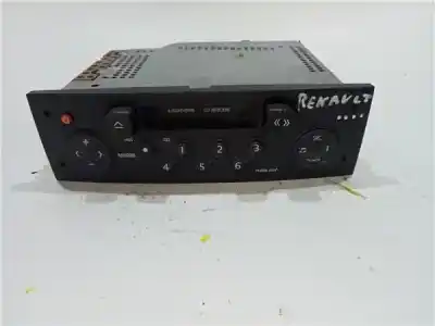 Pezzo di ricambio per auto di seconda mano IMPIANTO AUDIO / RADIO CD per RENAULT MEGANE II SEDÁN (LM0/1_)  Riferimenti OEM IAM 8200256140C 22DC257  