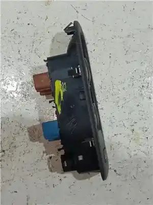 Second-hand car spare part left front power window switch for renault clio iii 1.1 oem iam references 8200356541  