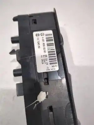 Peça sobressalente para automóvel em segunda mão botão / interruptor elevador vidro dianteiro esquerdo por mercedes clase m (bm 164) 3.0 320 / 350 cdi (164.122) referências oem iam a6518300290  