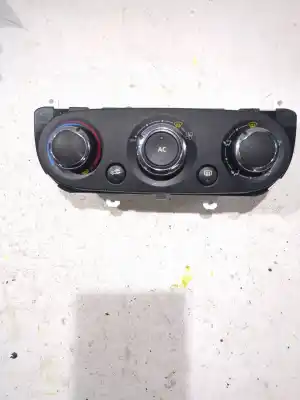 Pièce détachée automobile d'occasion COMMANDE DE CLIMATISATION / CHAUFFAGE pour RENAULT CLIO IV  Références OEM IAM E1072485  