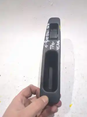 Peça sobressalente para automóvel em segunda mão BOTÃO / INTERRUPTOR ELEVADOR VIDRO TRASEIRO DIREITO por NISSAN QASHQAI  Referências OEM IAM 25411BR00  