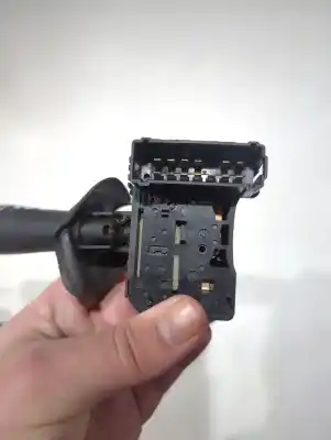 Second-hand car spare part windshiel wiper switch for renault kangoo (f/kc0) 1.5 dci diesel 65 cv / 48 kw oem iam references 8200379526   Second-hand car spare part windshiel wiper switch for renault kangoo (f/kc0) 1.5 dci diesel 65 cv / 48 kw oem iam references 8200379526