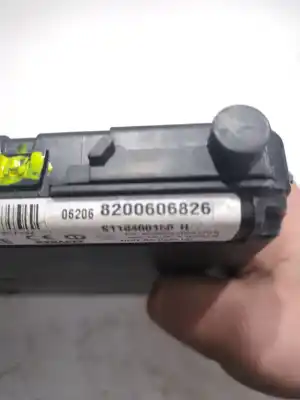 Pezzo di ricambio per auto di seconda mano scatola relè/fusibili per renault scenic (ja..) 2.0 16v cat (f4r) riferimenti oem iam 8200606826  