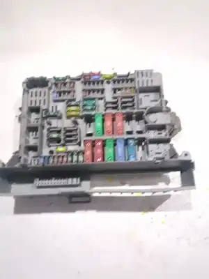 Peça sobressalente para automóvel em segunda mão caixa de fusíveis e relés por bmw serie 3 berlina (e90) 2.0 320d [2.0 ltr. - 120 kw 16v diesel] referências oem iam 690660703  