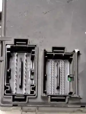 Pezzo di ricambio per auto di seconda mano scatola relè/fusibili per opel corsa c (x01) 1.3 cdti (f08 f68) riferimenti oem iam 13286032  