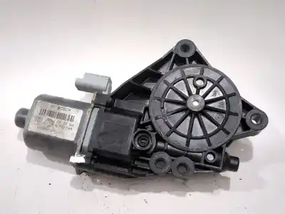 Recambio de automóvil de segunda mano de MOTOR ELEVALUNAS TRASERO DERECHO para HYUNDAI I30 (FD) 1.6 CRDI referencias OEM IAM 834602R000 0130822544  