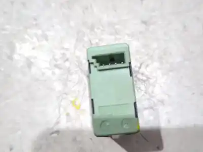 Second-hand car spare part usb connector for bmw 5 (e60) 520 d oem iam references 6131698679101  