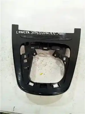 Peça sobressalente para automóvel em segunda mão FORRA DA ALAVANCA DE VELOCIDADES por LANCIA YPSILON (402)  Referências OEM IAM 735486337  