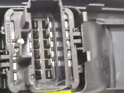 Pezzo di ricambio per auto di seconda mano interruttore alzacristalli anteriore sinistro per renault clio iv (bh_) 1.2 tce 120 (bhau) riferimenti oem iam 8200084003e1  