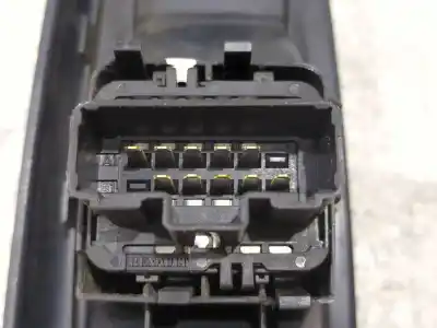 Автозапчасти б/у выключатель левого переднего окна за renault clio ii fase ii (b/cb0) 1.5 dci diesel 65 cv / 48 kw ссылки oem iam 8200084003e1  