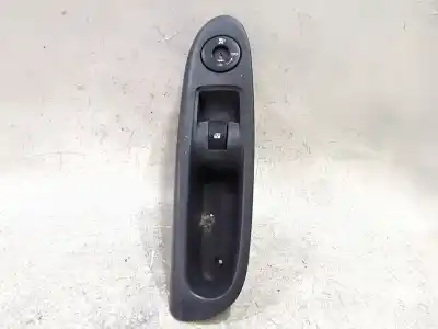 Peça sobressalente para automóvel em segunda mão Botão / Interruptor Elevador Vidro Dianteiro Direito por RENAULT CLIO II FASE II (B/CB0) 1.5 dCi Diesel 65 CV / 48 KW Referências OEM IAM 8200084005E1  