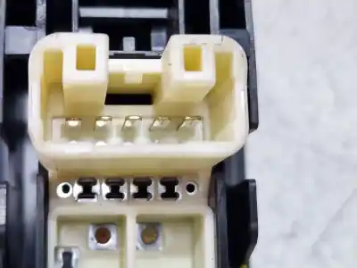 Peça sobressalente para automóvel em segunda mão botão / interruptor elevador vidro traseiro esquerdo por toyota auris (_e15_) 2.0 d-4d (ade150_) referências oem iam   