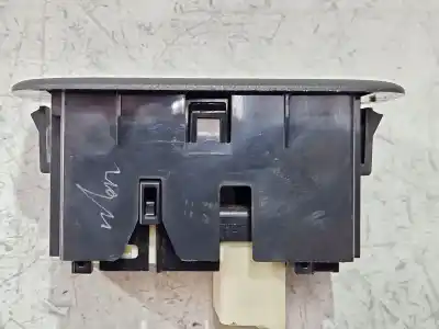 Peça sobressalente para automóvel em segunda mão botão / interruptor elevador vidro traseiro esquerdo por toyota auris (_e15_) 2.0 d-4d (ade150_) referências oem iam   