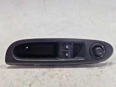Pezzo di ricambio per auto di seconda mano INTERRUTTORE ALZACRISTALLI ANTERIORE SINISTRO per RENAULT CLIO II (BB_, CB_)  Riferimenti OEM IAM 8200084003  