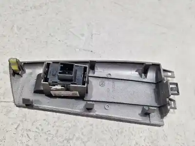 Second-hand car spare part right front power window switch for toyota corolla (_e12_) 2.0 d-4d (cde120_) oem iam references 54035102  