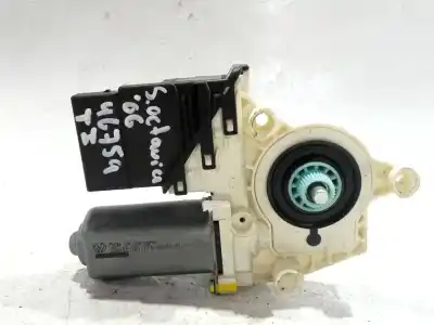 Pezzo di ricambio per auto di seconda mano Motore Alzacristalli Posteriore Sinistro per SKODA OCTAVIA II (1Z3) 1.9 TDI Riferimenti OEM IAM 1K0959703J  