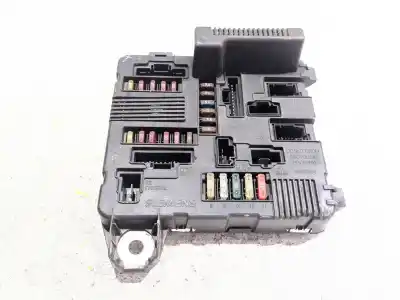 Peça sobressalente para automóvel em segunda mão CAIXA DE FUSÍVEIS E RELÉS por RENAULT SCÉNIC II (JM0/1_) 1.9 DCI (JM0G, JM12, JM1G, JM2C) Referências OEM IAM 8200306032A  
