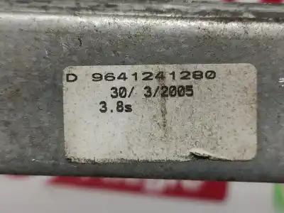 Peça sobressalente para automóvel em segunda mão elevador de vidros dianteiro direito por citroen c2 collection referências oem iam 964121280  