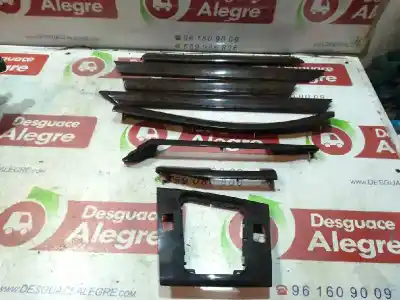 Peça sobressalente para automóvel em segunda mão Molduras Frontais por BMW SERIE 3 BERLINA (E46) 320d Referências OEM IAM 8203826  8200725