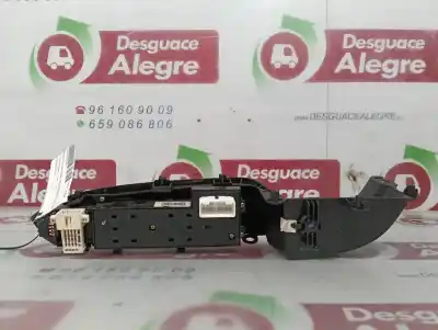 Pièce détachée automobile d'occasion COMMANDE DE LÈVE VITRE AVANT GAUCHE pour HYUNDAI I30 (GD)  Références OEM IAM 935702L010  