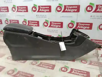 Recambio de automóvil de segunda mano de apoyabrazos central para mercedes-benz clase b (w246) b 180 cdi be (246.200) 109 cv / 80 kw referencias oem iam a2466804250  