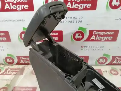 Recambio de automóvil de segunda mano de apoyabrazos central para mercedes-benz clase b (w246) b 180 cdi be (246.200) 109 cv / 80 kw referencias oem iam a2466804250  