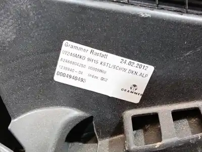 Recambio de automóvil de segunda mano de apoyabrazos central para mercedes-benz clase b (w246) b 180 cdi be (246.200) 109 cv / 80 kw referencias oem iam a2466804250  