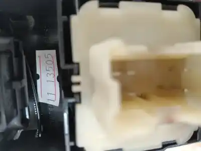 Peça sobressalente para automóvel em segunda mão Botão / Interruptor Elevador Vidro Dianteiro Esquerdo por RENAULT CAPTUR Expression 90 CV / 66 KW Referências OEM IAM   