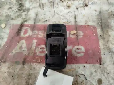 Pezzo di ricambio per auto di seconda mano COMANDO ALZACRISTALLI POSTERIORI DESTRO per TOYOTA COROLLA VERSO (R1) 2.2 D-4D Sol Riferimenti OEM IAM 54035228  