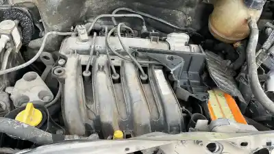 Pièce détachée automobile d'occasion MOTEUR COMPLET pour RENAULT CLIO II FASE II (B/CB0) Base Authentique 75 CV / 55 KW Références OEM IAM D4F722  