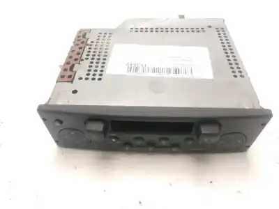 Second-hand car spare part audio system / radio cd for renault clio 2 manual oem iam references 8200354517  