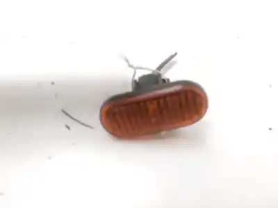 Peça sobressalente para automóvel em segunda mão farolim do lado esquerdo por renault clio 2 manual referências oem iam 8200257684  